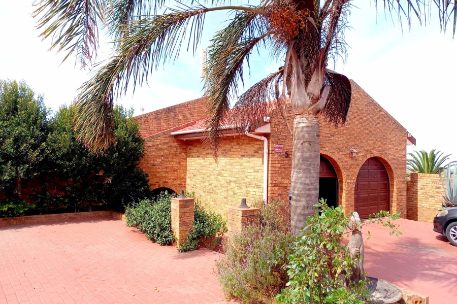 5 Bedroom Property for Sale in Vredenburg Western Cape